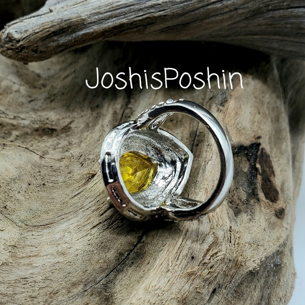 Silver pear shaped canary yellow citrine ring - Picture 8 of 10